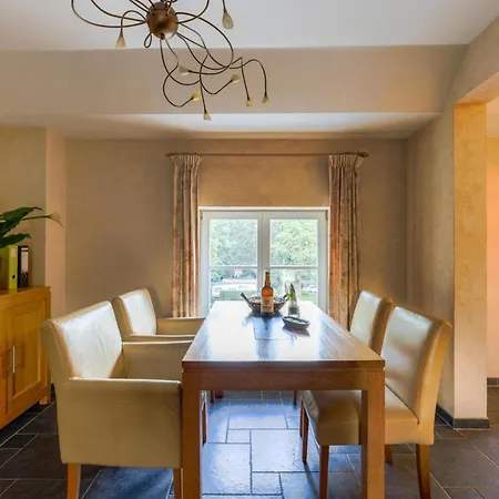 Cozy Apartment In A 16Th-Century Castle Ferienhaus Aywaille